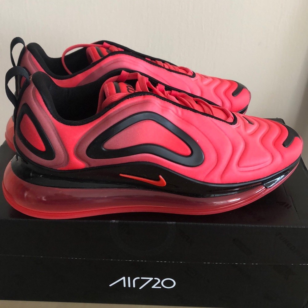 ❤️🖤NIKE AIR MAX 720 SNEAKERS❤️🖤 - Picture 1 of 6
